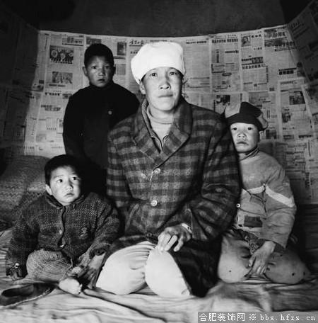 30.贫困母亲 在中国的贫困人口中，有一个特殊社会群体――贫困母亲。她们中不少还生活在极度的贫困状态，口