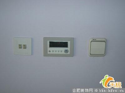天籁控制面板，设置于开关旁边，是人可控范围内最舒服的地方