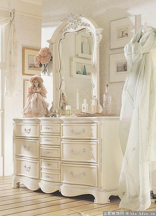 10-Drawer Dresser with Vertical Mirror.jpg