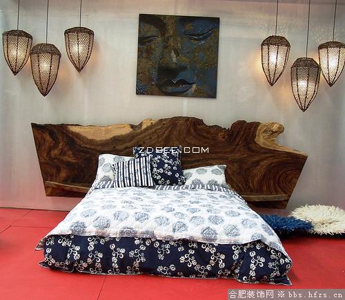 Home show in NY. 墙上是张打印的数码作品,菩萨. 还有中国的蓝印花布做的bedding.