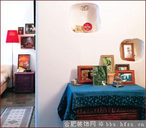 让工人在墙上抠出的两个不规则洞口，也成了小玩意儿的居所。